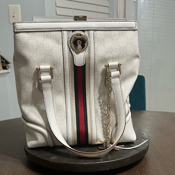 Gucci Bowling Bag - White with Red & Navy Interior. - Picture 4 of 15